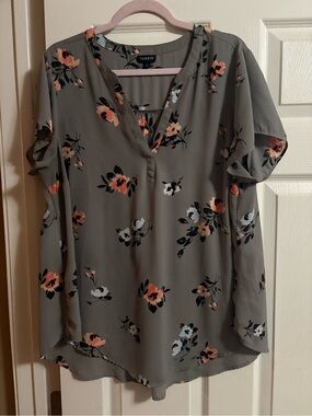 Torrid blouse top floral short sleeve v neck vacation beach office resort 1X